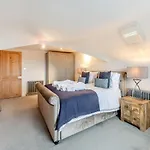 Airy Hill Manor - The Penthouse