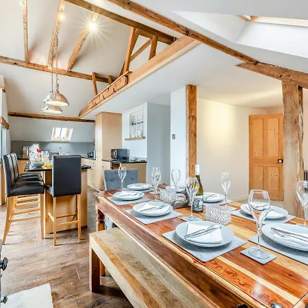 Airy Hill Manor - The Penthouse