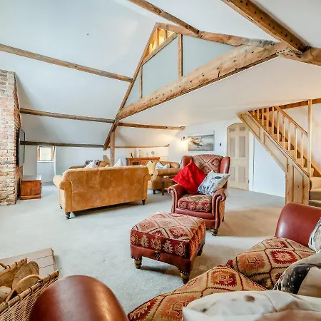 Semesterbostad Airy Hill Manor - The Penthouse