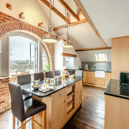 Airy Hill Manor - The Penthouse * Whitby