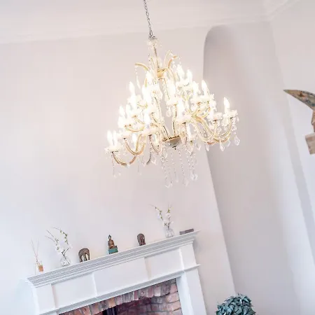 Airy Hill Manor - The Penthouse 펜션