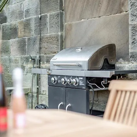 Airy Hill Manor - The Penthouse