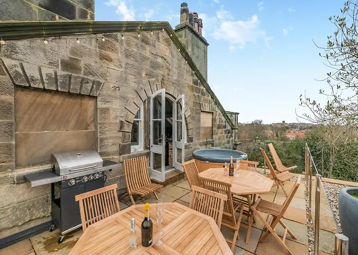 Airy Hill Manor - The Penthouse * Whitby