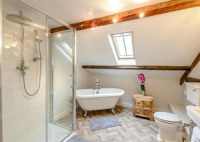 Airy Hill Manor - The Penthouse Holiday home *