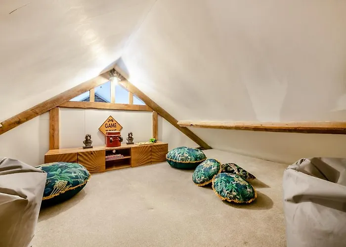 Airy Hill Manor - The Penthouse Whitby