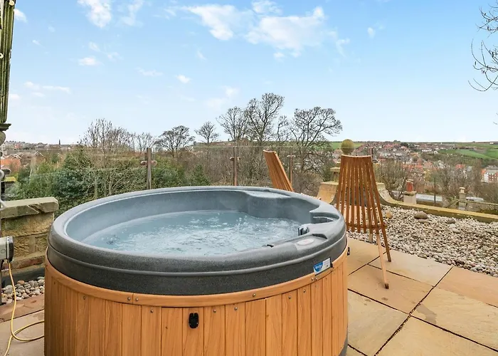 Airy Hill Manor - The Penthouse Holiday home Whitby