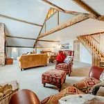 Casa vacanze Airy Hill Manor - The Penthouse
