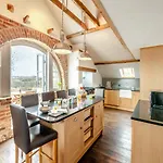 Airy Hill Manor - The Penthouse * Whitby