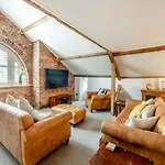 Airy Hill Manor - The Penthouse Casa vacanze Whitby