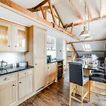 Airy Hill Manor - The Penthouse Casa vacanze *