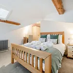 Airy Hill Manor - The Penthouse Whitby