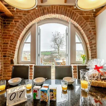 Airy Hill Manor - The Penthouse Holiday home Whitby