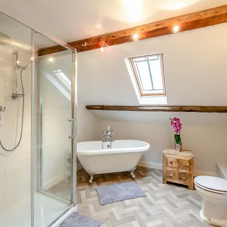 Airy Hill Manor - The Penthouse Feriehus *
