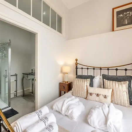 Airy Hill Manor - The Penthouse *