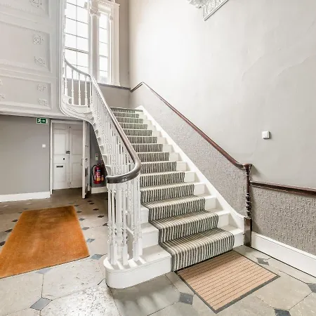 Airy Hill Manor - The Penthouse