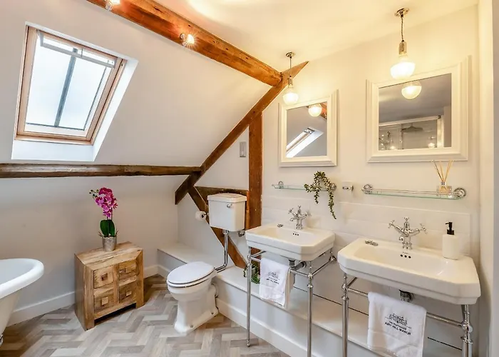 Airy Hill Manor - The Penthouse *