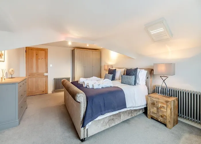 Airy Hill Manor - The Penthouse