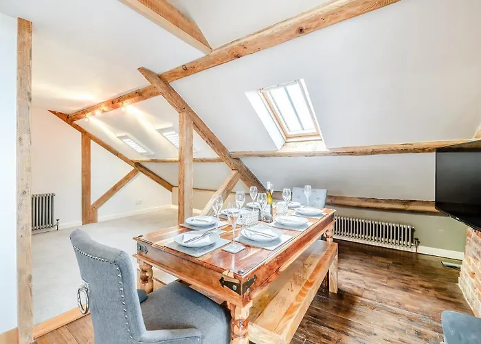 Airy Hill Manor - The Penthouse