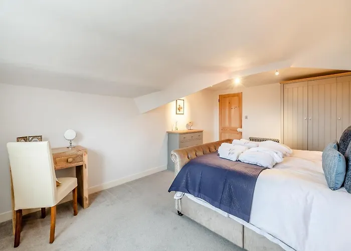 Airy Hill Manor - The Penthouse *